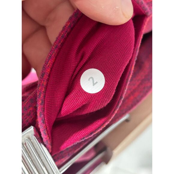 LULULEMON Wunder Under Crop  Jacquard Flaming Tomato Bumble Berry  size 2 NWT - Picture 9 of 14